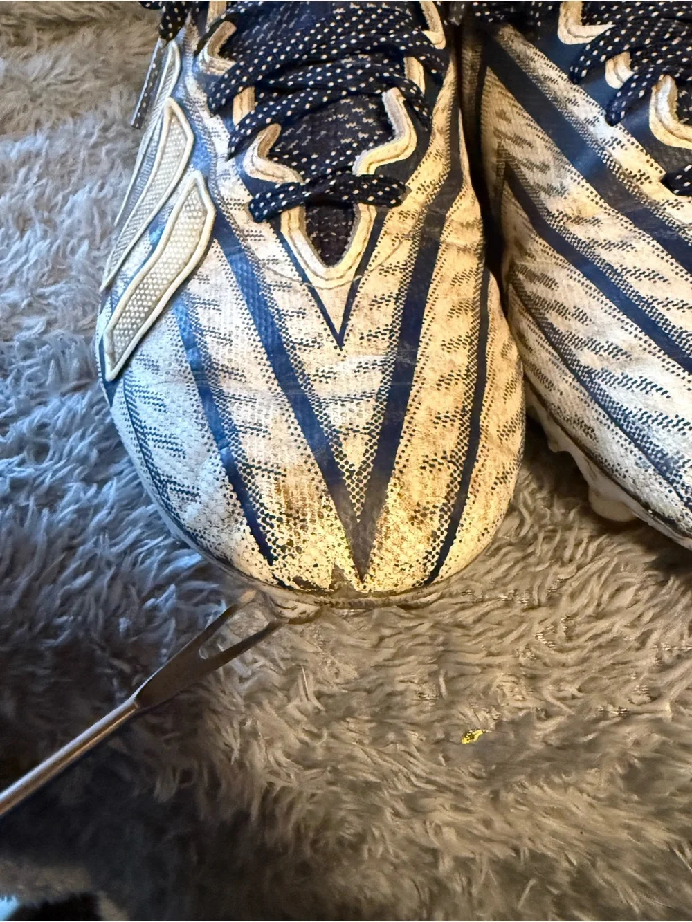 adidas Navy‎ and White Men's Cleats Sneakers Size 8 Flaws